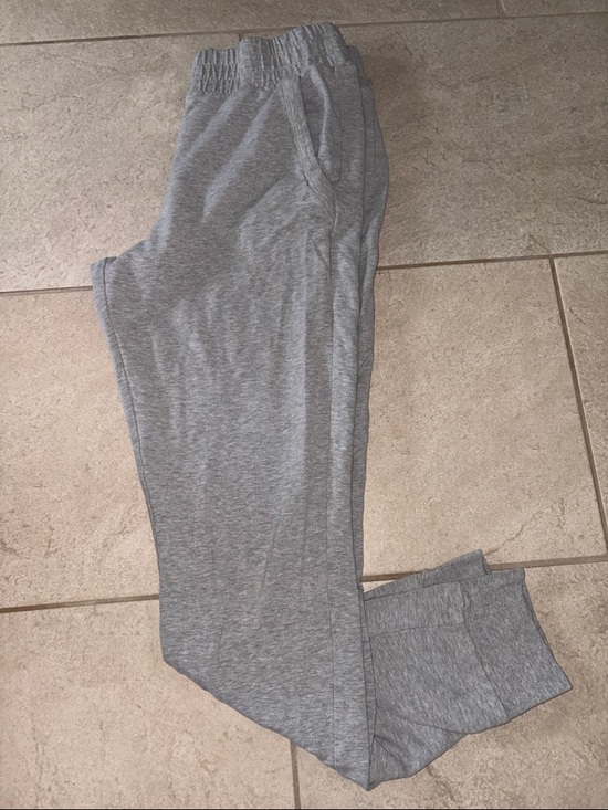 ALO Yoga Pants - ALO Yoga Heather Gray Sweatpant Joggers